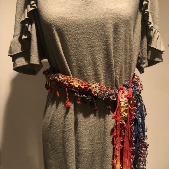 Voice of California soft celery colored lightweight sweater  Made in the USA - Picture 10 of 11